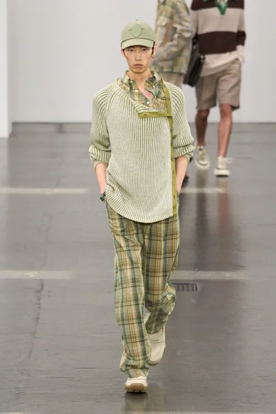Look 15